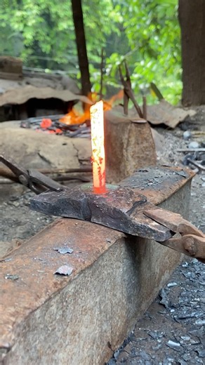 Blacksmithing making nails 🔨🔥 #forging #handmade #hammer #shortvideo #foryou