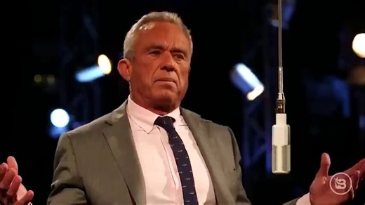 元フォックスnews司会者グレン ベック：「世界経済フォーラム（WEF）について、あなたの立場は？」ケネディJr: "それは、世界の富を上層部へ移動させるよう画策している億万長者の男たちのクラブだそして、すべての人々に対する全体主義的な統制を強化するプライベートジェットでダボス会議に行くのは驚きだ彼らは、世界の指導者達に、我々の憲法上の権利と市民権を根絶するような方法で我々を統治する方法を指示する事ができるコ□ナによって、4兆ドルもの富が上層部へとシフトした彼らは、私のような不満を言う人間を検閲する為に共謀していた”