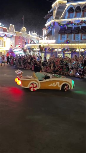 Mickey’s Very Merry Christmas Party is just one week away! Here, Vanellope drives a gingerbread car in Mickey’s Once Upon a Christmastime Parade (from 2024). We look forward to sharing all the holiday fun next week! #vanellope #vanellopevonschweetz #magickingdom #wdw #waltdisneyworld #disneyworld #disneyparade #mvmcp #mickeysverymerrychristmasparty #verymerry #verymerrychristmasparty #wreckitralph #wdwholidays #disneyholidays #disneychristmas | Mousesteps