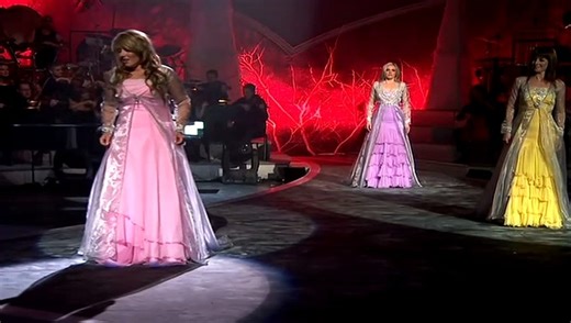 Celtic Woman — White Christmas – Chloë, Lisa, Méav - (Live)