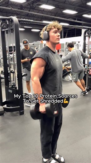 My Top 10 Protein Sources To Get Shredded 💪 1. Turkey breast An underrated but insanely effective protein source. Packs ~30g protein per 100g, keeps you full, and is one of the leanest and easiest options to digest during a cut. 2. White fish fillet Lean, flavorful, and light on the stomach. Naturally low in fat, high in protein, and adds variety without spiking calories. 3. Egg whites Perfect in the morning, especially with mushrooms and spinach for volume. ~10g protein per 100g and 0g fat eli