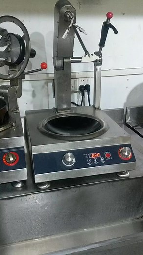 炒菜机器人 (@cookingrobot3) - #自动炒菜机#赛米控自动炒菜机