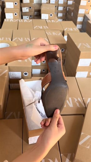 𝐒𝐚̆̃𝐧 𝐒𝐢𝐳𝐞 𝟑𝟓, 𝟑𝟔, 𝟑𝟕, 𝟑𝟖, 𝟑𝟗 𝑇𝑖𝑒̣̂𝑚 𝑔𝑖𝑎̀𝑦 𝑡ℎ𝑎𝑛ℎ 𝑙𝑖̣𝑐ℎ - 𝑡𝑜̂́𝑖 𝑔𝑖𝑎̉𝑛 - 𝑡𝑖𝑛ℎ 𝑡𝑒̂́ #minushoes #minuclothing | M I N U Clothing