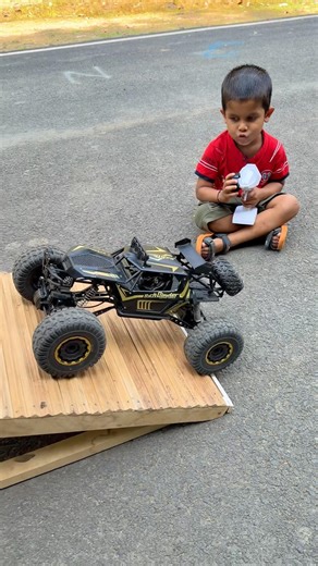 Five Remote Control Cars Power Ramp Climbing Battle/🛻💨