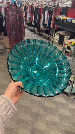 231K views · 2.8K reactions | My jaw dropped when I spotted this Vintage LE Smith Peacock Broken Column Bowl! This is my first time ever seeing/ finding one of these! So cool! If this is your vibe, let me know in the comments! #lesmith #lesmithglass #thrifteddecor #thriftwithme #vintagethrift #thriftvintage #thrifter #secondhanddecor #charityshopfinds #thriftyshopper #thriftingcommunity #thriftblogger #midcenturyglass #swungvase #broughttoyoubythrifting | Mid Mod Marion | Facebook