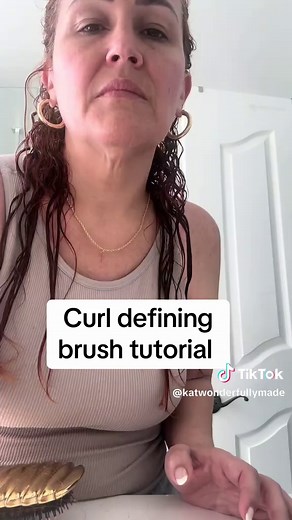 Curl Defining Brush Tutorial for Stylish Curls