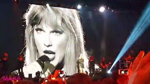 Taylor Swift Super Bowl Performance - 'I Knew You Were Trouble'