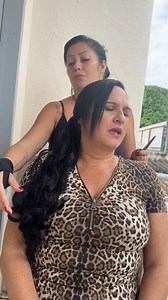 3.7M views · 27K reactions | Mulher cortou o cabelo da amiga por lNVEJA ela só não imaginou o preço que iria pagar .... | Família Alves Of | Facebook