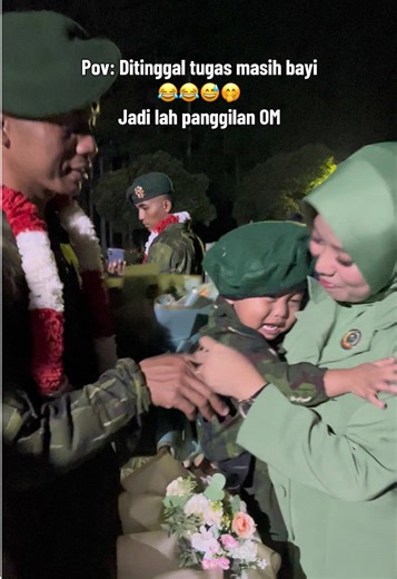 Ketika anak ditinggal tugas blum bisa mgomong😂😂😅setelah pulang akhirnya dipanggil om #tniindonesia🇮🇩 #tugasrajawali