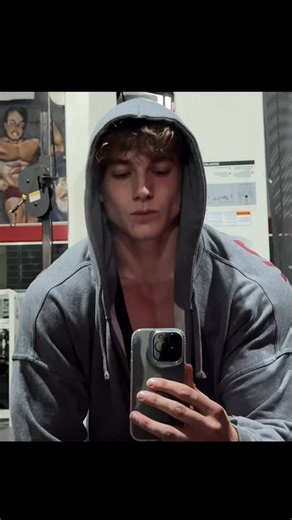 Matis on Instagram: "Auto mog 🧏‍♂️ #evolution #mog #mogged #transformation #lookmaxx #lookmaxxing #davidlaid #gym #fitness #brutalmog #bodybuilding #fitnessmotivation #gymmotivation #explorer"