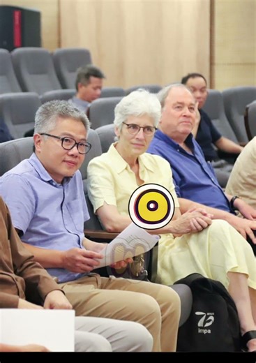 Why did Professor Ngo Bao Chau choose the University of Hong Kong instead of returning to Vietnam?