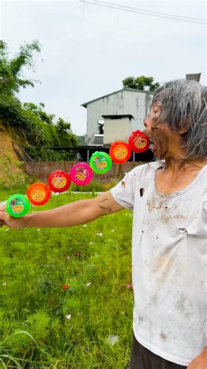 Hai ông cháu trêu đùa hãm hại cậu bé siêu dễ thương 😂😱👶🏻♥️👴 #shorts #cute