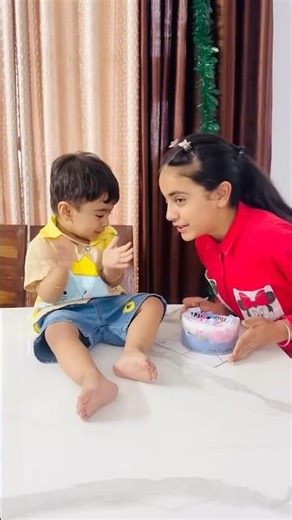 Chori Se Cake Khari Thi #cutebaby #cake