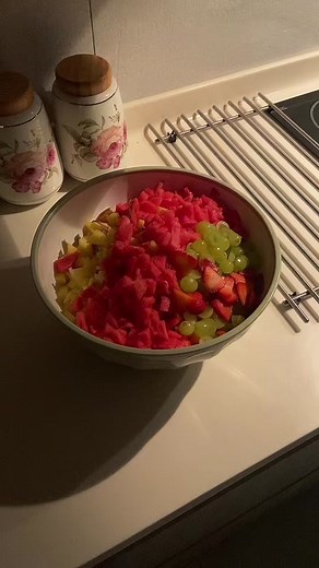 Delicious Mixed Fruit Salad Recipe with Cream