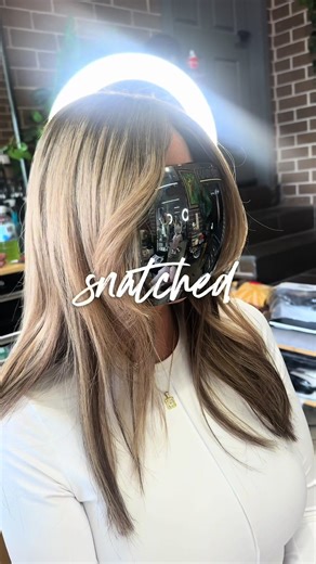 HAIRLINE ✨ (AKA The money piece of all mesh integration units! 💰) The number 1 question I get about mesh integration—every single time—is this: “Will the hairline look fake? Will it look like my own hair?” And honestly? That question makes sense—because the hairline is the money piece of the entire installation. You can have the best density, the most beautiful color match, the softest hair… but if the hairline isn’t right, nothing else matters! A well-done mesh integration hairline should: * M