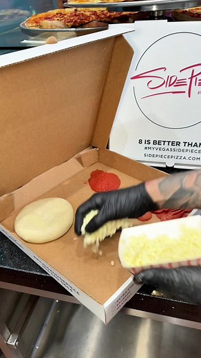 How to make pizza in a pinch: Just add the ingredients, shake it, and you’re good to go! 🍕✨ #MagicPizzaBox