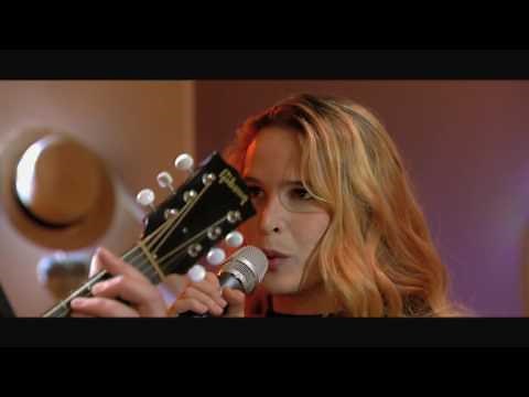 Benjamin Biolay, en Live avec Sofia Wilhelmi "Palermo Queens" - C à vous - 29/03/2016