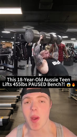 This 18-Year-Old Doesn’t Train for Powerlifting but Benches 455 LBS Paused?! 😵💫🔥 #physique #bodybuilding #fitness #fyp #gym #creatine #henry.fit #powerlifting