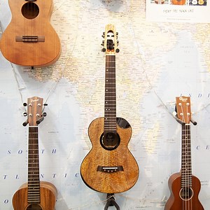 Flight Fireball All Solid Mango Tenor Electro Ukulele — World of Ukes