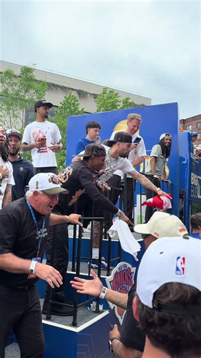 A Boogie on Knicks Parade Float — Fans React 😂
