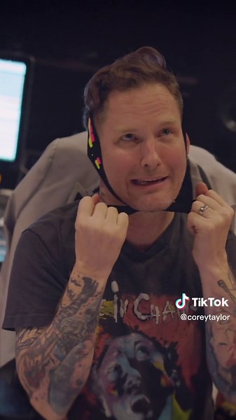 Singin’ classics #CMF2 • coreytaylor.com