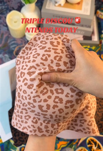 Easy choice. 🤷🏽‍♀️💕 Support that feels like a hug, not a cage. Smooth under tees, soft on skin. That’s a win in my book. 📖#tiktokshoprestock #aprilrestock #fyp #greenish #jellybra