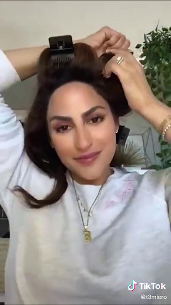 If you’re short on time #HotRollers are your best friends 😉 #T3Hair #HairTok #BlowoutLook #StyleInspo