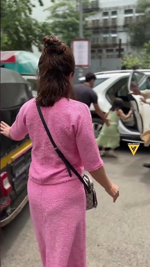 Soha Ali Khan and Kunal Khemu spotted with their adorable daughter 💕📸