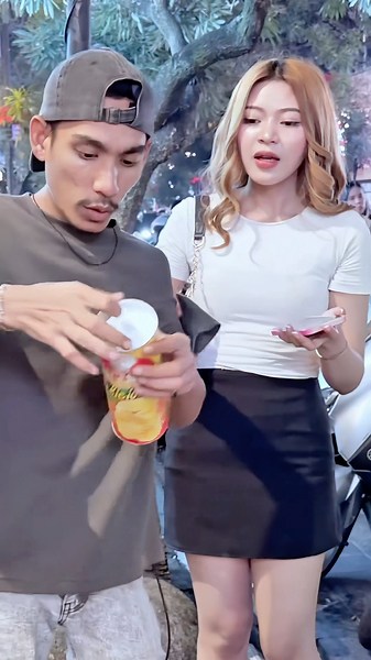 Snake prank on beuatiful girl #shorts