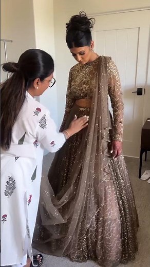 Beautiful waterfall drape for the bride | Dolly Jain dupatta draping styles