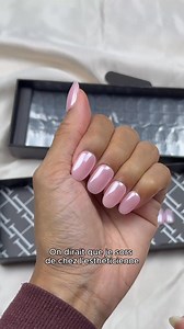 Et si votre manucure devenait un moment de plaisir, sans contrainte ? Chez Mella Nails, chaque kit est fait main, avec amour, par des prothésistes ongulaires en France. Un rendu professionnel à la maison, réutilisable à l’infini, sans abîmer vos ongles. 👉 Il ne vous reste qu’à choisir votre design préféré. 💌 Livraison offerte dès 45€ d’achat. - #MellaNails #MellaPressOnNails #PressOnNails #FaitMain #MadeInFrance #ManucureMaison #OnglesChic #FrenchBeauty #NailInspo | MellaNails Paris