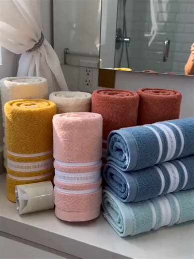 Estas toallas sí hacen que el baño se vea más bonito y más ordenado. Se ven suaves, tienen buen tamaño y además los colores combinan súper bien. Son de esas cosas útiles que también decoran y le dan otro look a tu casa. Si te gusta que todo se vea más limpio y más lindo, estas sí valen la pena. #Toallas #ToallasDeBaño #HogarBonito #BañoBonito #CasaBonita #DecoracionHogar #TextilesParaElHogar #BathroomTok #TikTokShopMexico #ComprasTikTok #HogarPráctico #ToallasSuaves #OrganizacionDelHogar #Decora