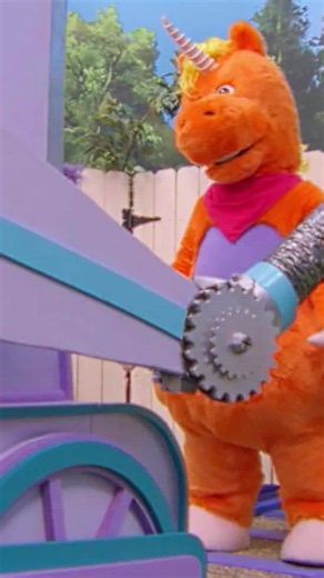 ¡Buddy perdió por completo el control! 👀🦄 La película transforma la nostalgia por los programas infantiles de los 90 en una historia de terror y comedia, donde un adorable unicornio naranja esconde un lado mucho más oscuro. 😱🎬 Buddy ya se estrenó en Estados Unidos, pero todavía no tiene fecha de estreno confirmada en México. 🇲🇽