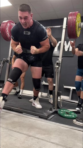 Explosion du record à 900KG ⚔️