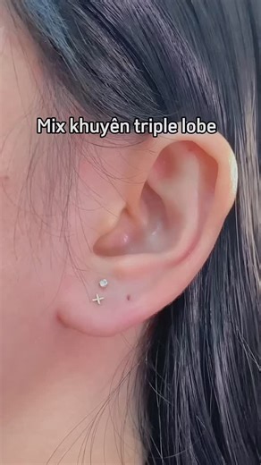Nano&Naon - Authentic Korean 14k Gold Piercing and More 🇰🇷 on Instagram: "Bạn có 3 lỗ lobe hình tam giác nhưng không biết mix khuyên sao có thể tham khảo size mini mini nhe #nanonaon #khuyen #khuyentai #piercing #khuyentaivang14k"