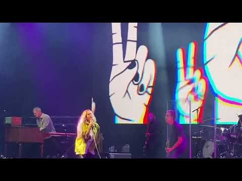 ALANIS MORISSETTE WHOLE CONCERT