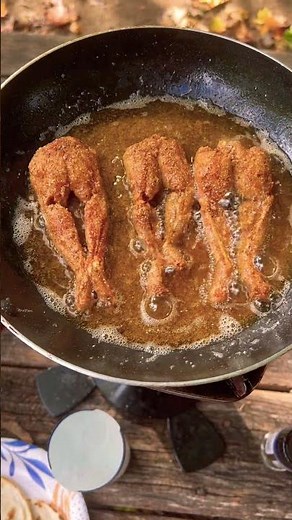 Golden Fried Frog Legs! 🐸🦵🏼 #cooking