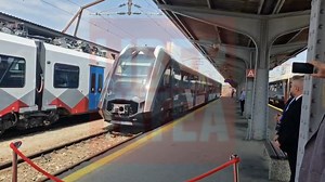 Leon, primul tren fabricat integral in Romania după 80 de ani, a ajuns in urma cu câteva minute în Gara de Nord | Libertatea