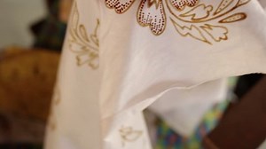 Detail Waxing Drawing Textile Making Batik 库存影片视频（100% 免版税）1011723485 | Shutterstock