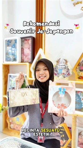 SOUVENIR JOMBANG on Instagram: "yang suka tema aesthetic langsung gercepin order souvenir tema jepang iniii🤩🤏 Buat kalian yang mau souvenirnya samaan langsung dm mimin ajaaa👉👈 More info: Admin 1 085875958000 Admin 2 08563449331 Melayani : Undangan , souvenir, mahar, pigora, paperbag, kado unik, buku yasin dll 📌Gallery Jombang Ds Janti Rt 3 Rw 5 Jogoroto Jombang ( Depan makam sayid ismail_ponpes Minhajul Abidin) #souvenirtumbler #souvenirjombang #souvenirjombangmurah #pusatsouvenirjombang #j