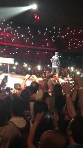 423K views · 20K reactions | Mais um pouquinho de U2 para animar essa sexta-feira!! | A Rádio Rock | Facebook