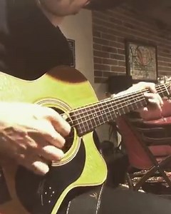 Warmup, Travis style..! 😎 US Tourdates: May 23 - Vienna, VA (w/Rodney Crowell) May 25 - Annapolis, MD (w/Rodney Crowell) June 1 - George, WA (w/Emmylou Harris) June 7 - Kerrville, TX (w/Rodney Crowell) June 13-17 - Vail, CO (w/Tommy Emmanuel Guitar Camp) June 17-29 - Estes Park, CO (w/Brent Maher Music Masters) June 21 - Dana Point, CA June 22 - Mission Viejo, CA June 23 - San Clemente, CA (workshop) June 27 - Bakersfield, CA (w/Carl Verheyan) June 28 - Santa Monica, CA June 29 - Santa Barbara,
