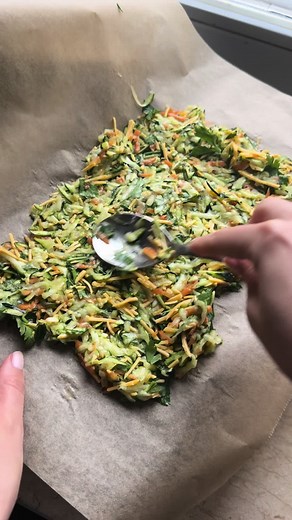 Pia (@piaundhalloumi) - Zucchini-Rollen: Low Carb Genuss mit Gemüse