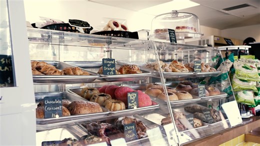 Send to your brunch person 🥐🥗 Cafe Bliss in Fountain Hills, AZ, is a must-try brunch spot. Get fresh sandwiches, quiche, coffee, and more! 🍴 Comfy & stylish indoor and outdoor seating 🍪 Themed pastries & baked goods 🗓️ Occasional community events 🛍️ Close to shopping and outdoor art 📍 16425 E Palisades Blvd #101, Fountain Hills, AZ 85268 #coffeeshop #dinelocal #thingstodoaz #weekendplans #supportsmall #bestofrestaurant #instagramfoodies #ExperienceFountainHills . . 🎥 Thank you, @daylitef