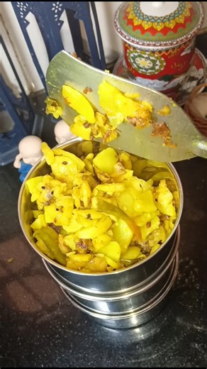 magic 🪄✨ on Instagram: "Aaj ka lunchbox ❣️#tifinboxrecipe #tiffinboxideas #tiffinrecipe #tiffinboxideasforoffice #tiffinboxvideo tiffinbox tifiinboxforoffice tiffinrecipes lunchbox lunchboxforoffice lunchboxvideo lunchfood lunchideas reelsvideos reelsinstagram reels cookingvideo trendingreels reel lunchbox trending tiffin"