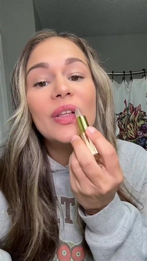 💋 Okay but WHY did no one tell me about this lipstick?! 😍 It literally changes color based on your pH and temperature — so everyone gets their own shade 💄✨ It feels so smooth, gives a little plump, and doesn’t come off no matter how much coffee I drink ☕😂 Totally stocking-stuffer worthy 🎁🔥 #LipstickMagic #NoTransfer | Lineraparnt