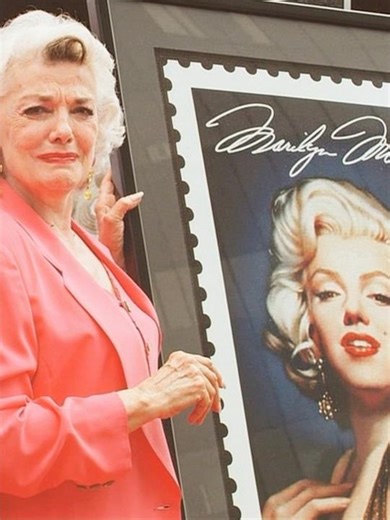 Jane Russell Stands Beside Marilyn Monroe — Together Again in 1953