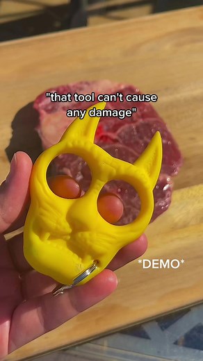 this tool is to help you defend, scratch or fight off an attacker giving you time to RUN! #demo #safetykeychains #selfdefense