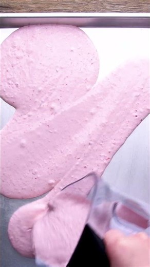 Beat the heat with homemade rolled ice cream! 🍦🍓✨