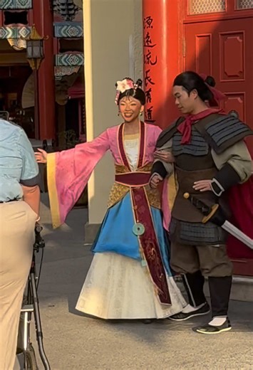 Disney’s Mulan and Li Shang greet fans at Epcot for Valentines Day ❤️ @Disney Parks #disney #waltdisneyworld #disneyworld #disneyprincess #mulan